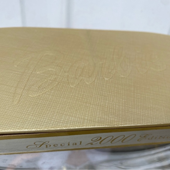 Special Edition 2000’s Holiday Celebration Barbie - Picture 2 of 3